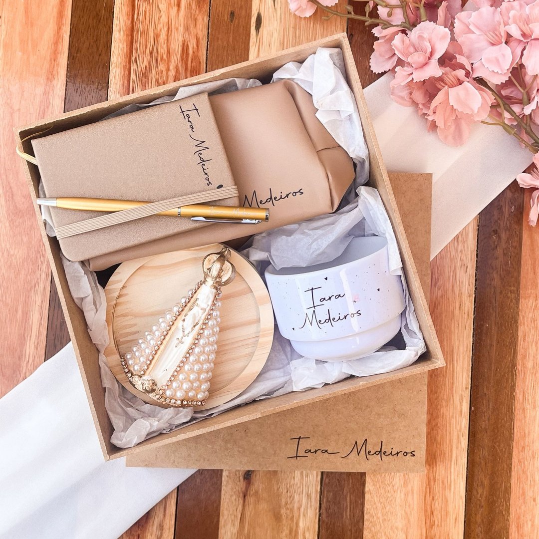 Kit Xícara + Pires + Necessaire + Santa