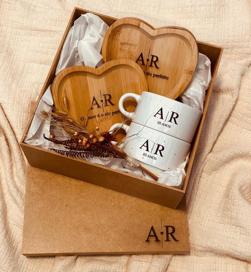 Kit Duas Xícaras + Dois Pires de Coração em Bambu