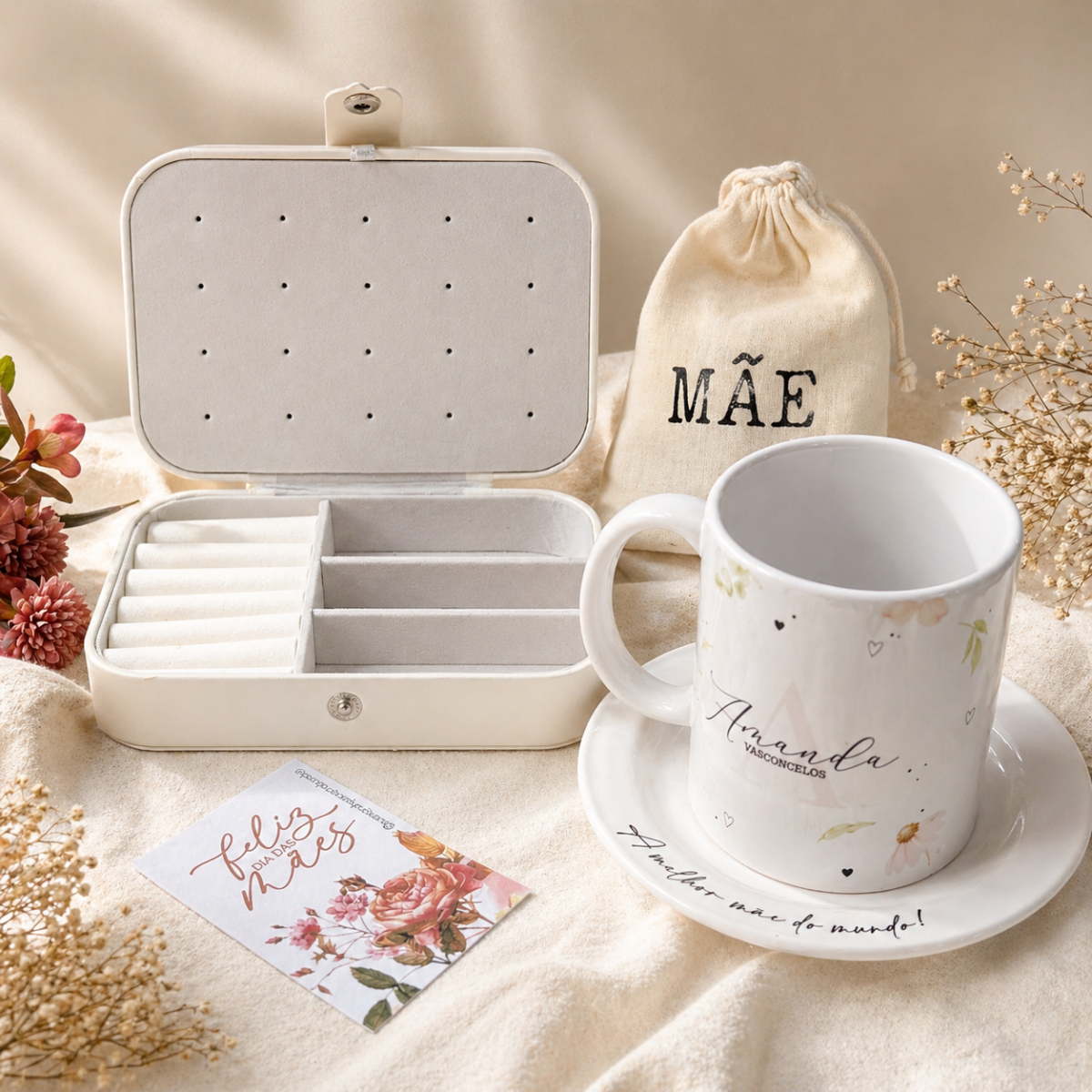 Kit Caneca + pires + Porta-joias + Biscoitos