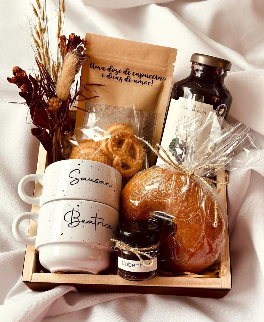 Kit Café da manhã/tarde na bandeja de pinus