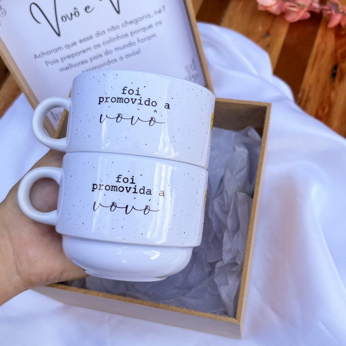 Duas Xícaras na Caixa de MDF